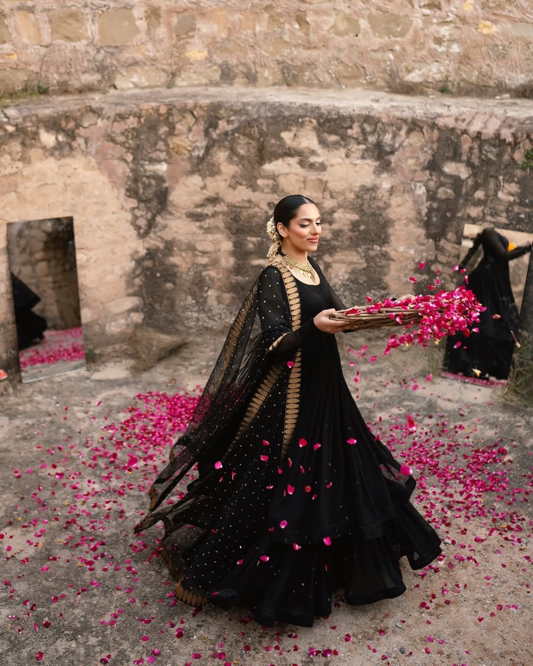 Noir Zareen - Image 6