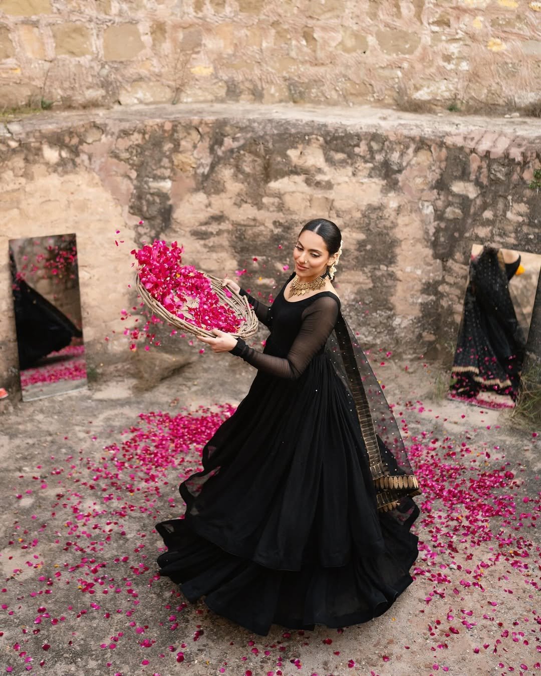 Noir Zareen - Image 2