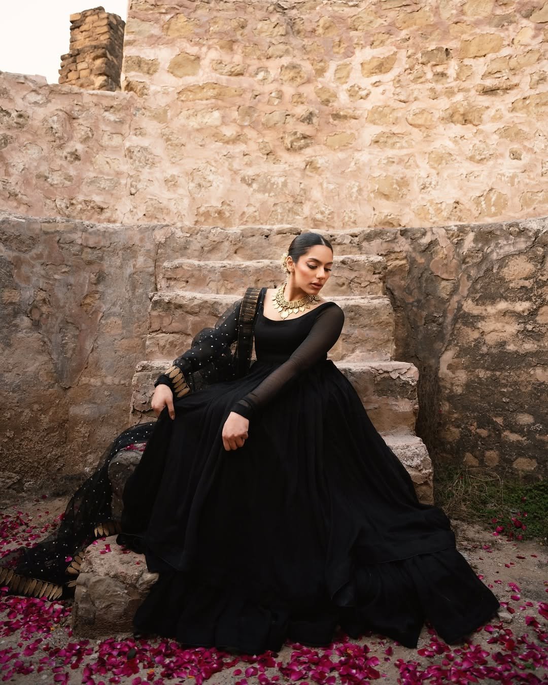 Noir Zareen - Image 5